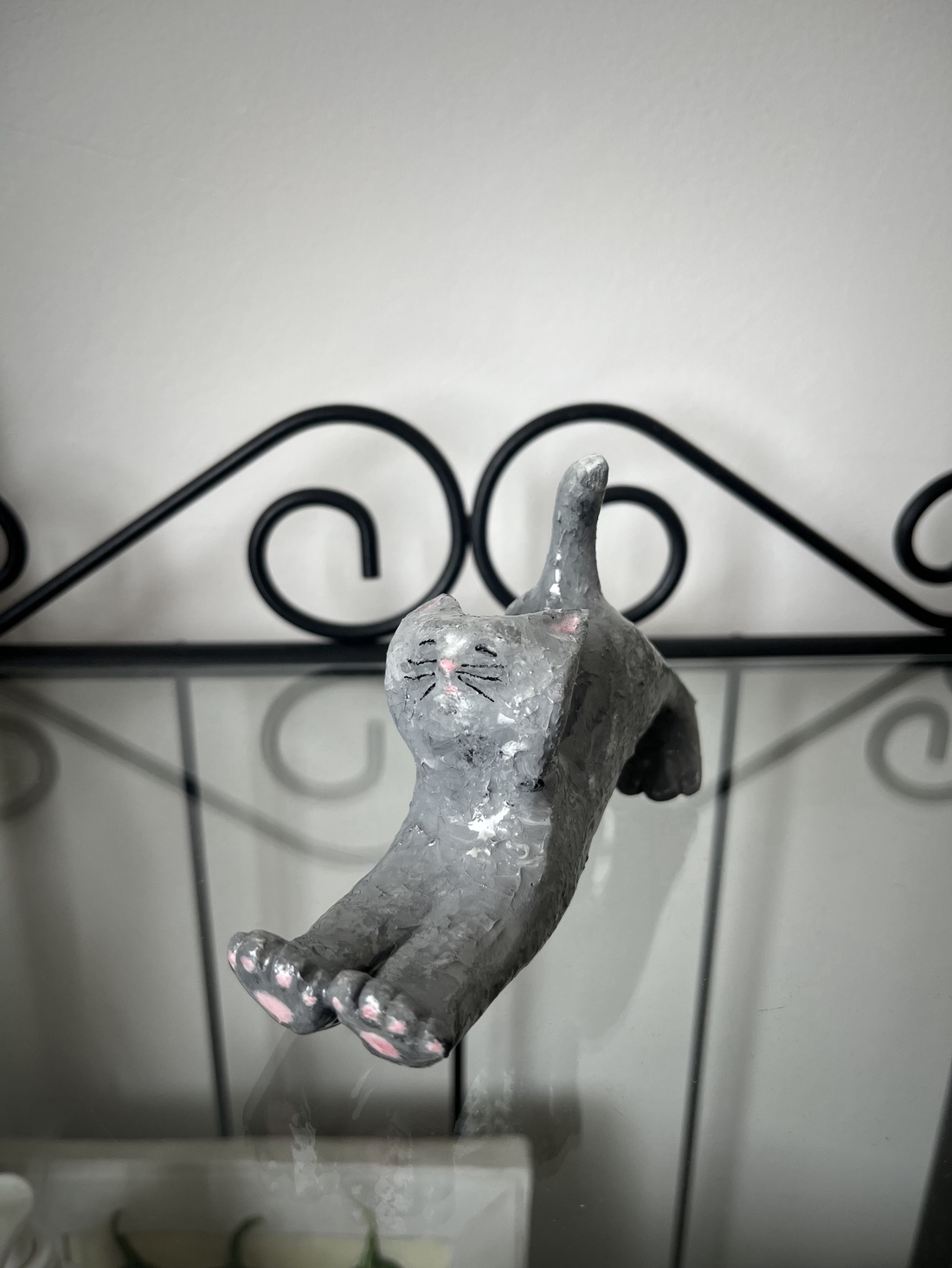 Pisicuta Yoghina - arte vizuale și accesorii  - sculptură - sculpturi și figurine din ceramică - Artynos.ro