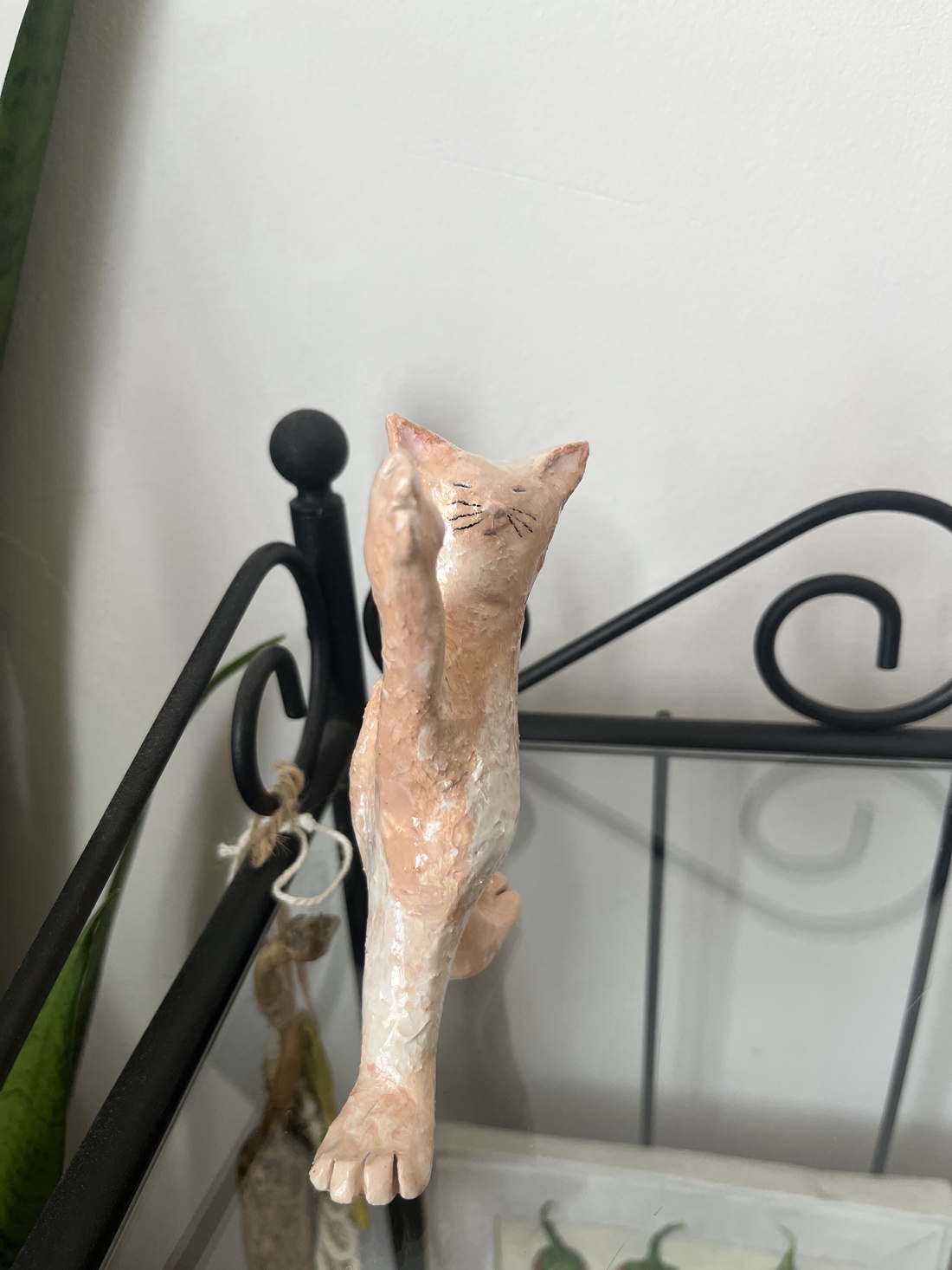 Pisicuta Yoghina - arte vizuale și accesorii  - sculptură - sculpturi și figurine din ceramică - Artynos.ro