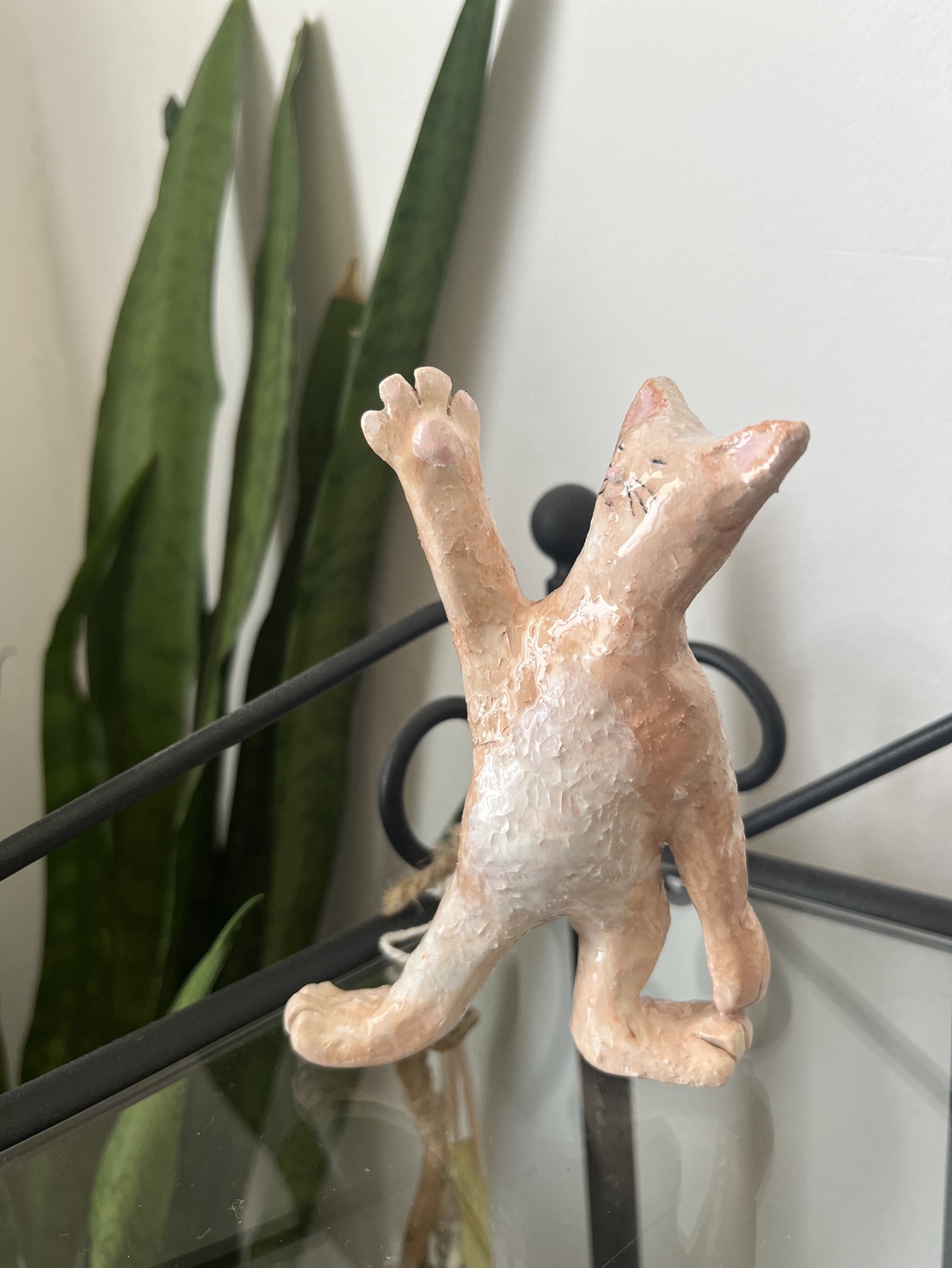Pisicuta Yoghina - arte vizuale și accesorii  - sculptură - sculpturi și figurine din ceramică - Artynos.ro