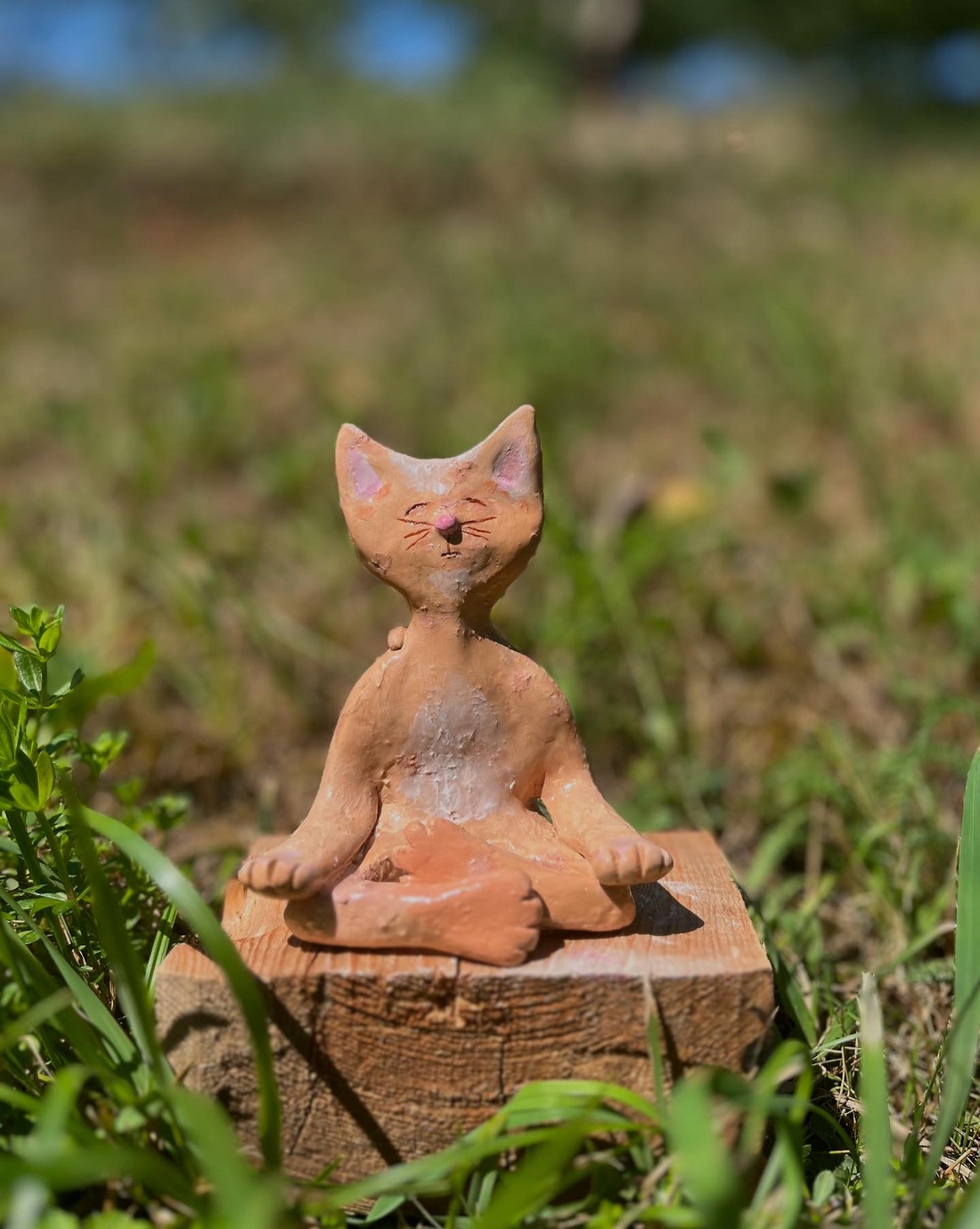 Pisicuta Yoghina - arte vizuale și accesorii  - sculptură - sculpturi și figurine din ceramică - Artynos.ro
