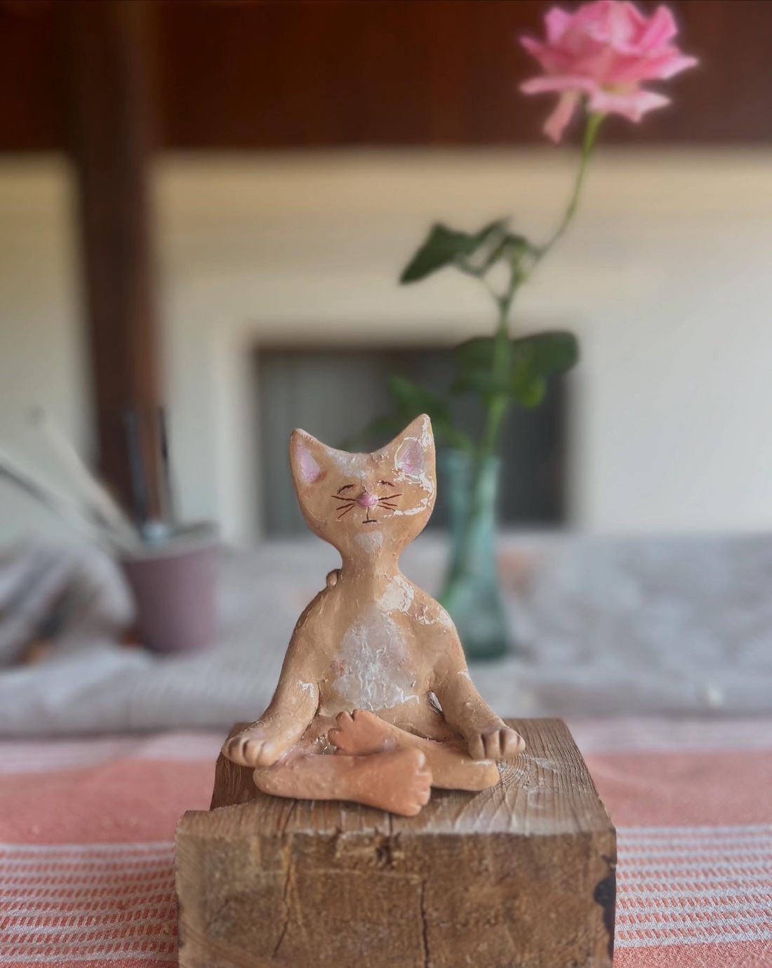 Pisicuta Yoghina - arte vizuale și accesorii  - sculptură - sculpturi și figurine din ceramică - Artynos.ro