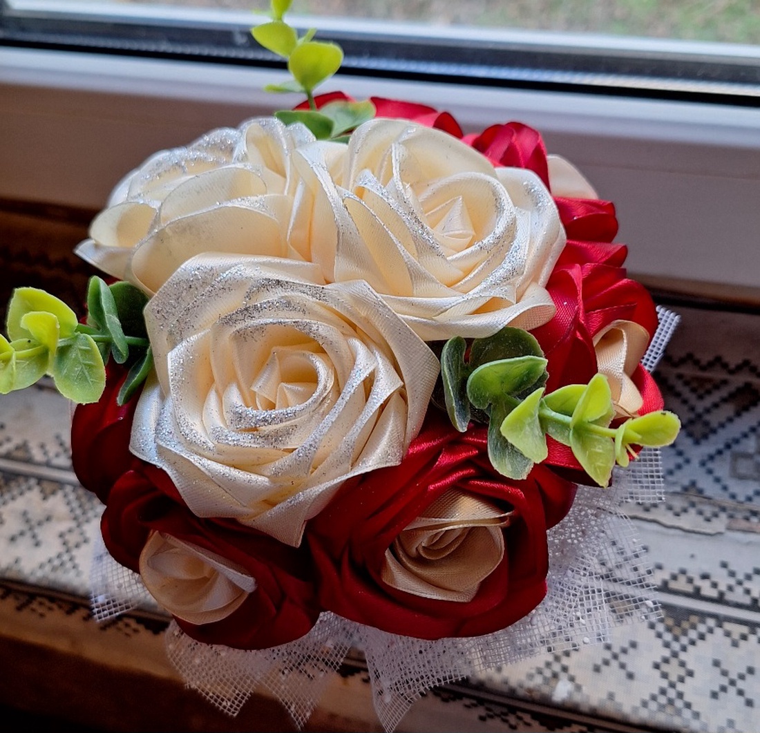 Flori din satin - casă & stil de viață - decorațiuni de casă - accesorii florale - flori în ghiveci - Artynos.ro