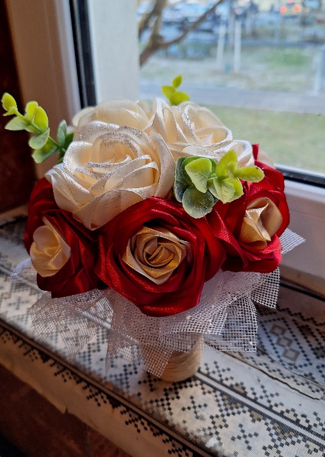 Flori din satin - casă & stil de viață - decorațiuni de casă - accesorii florale - flori în ghiveci - Artynos.ro