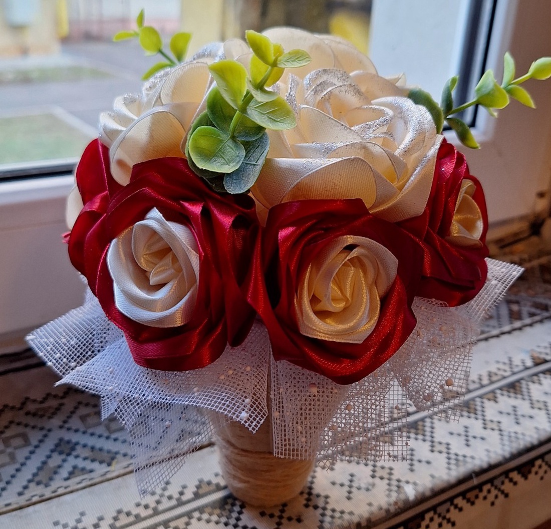 Flori din satin - casă & stil de viață - decorațiuni de casă - accesorii florale - flori în ghiveci - Artynos.ro