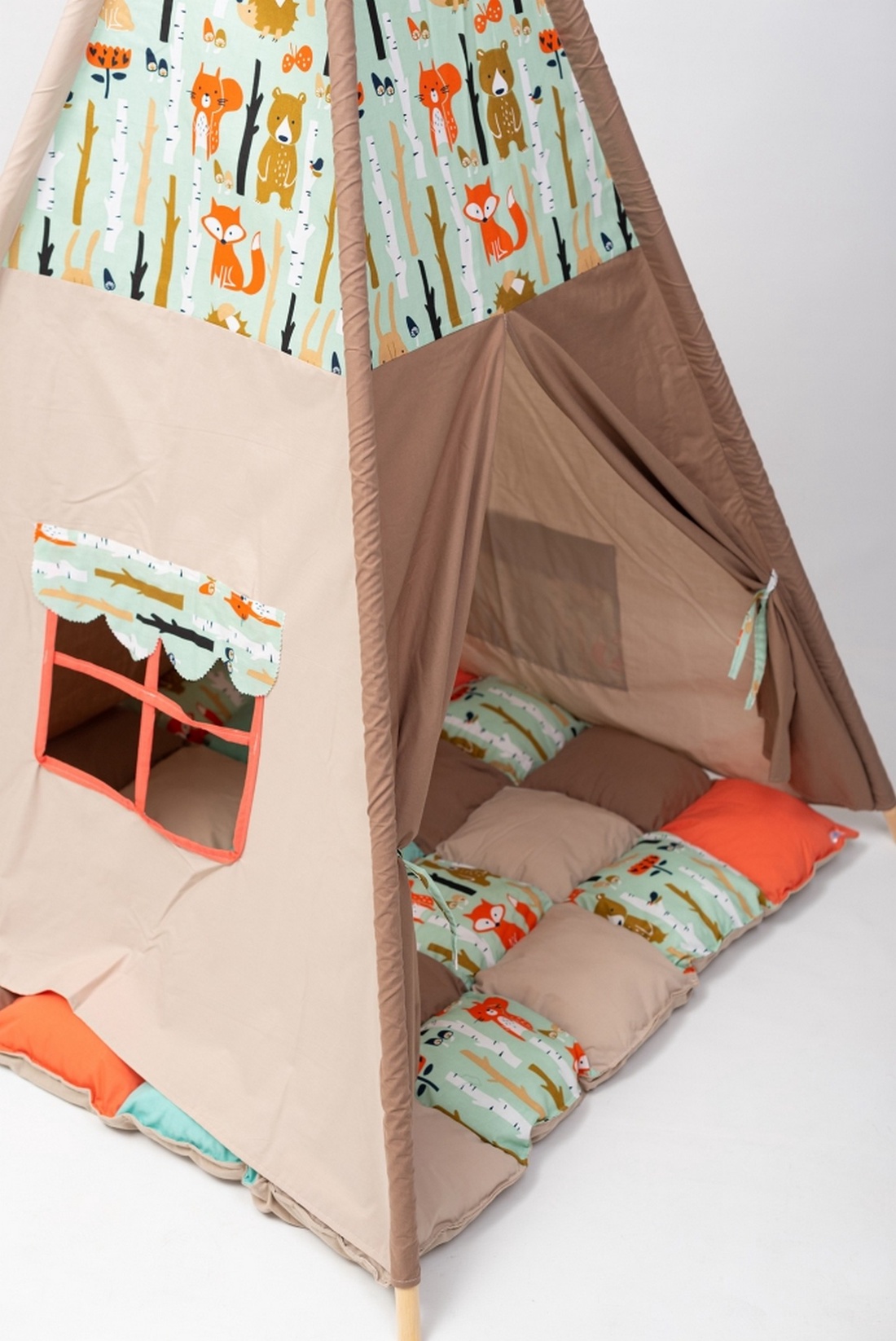 Cort TeePee Animalute Din Padure - jucării și echipamente pentru copii - corturi, căsuțe de copii - Artynos.ro