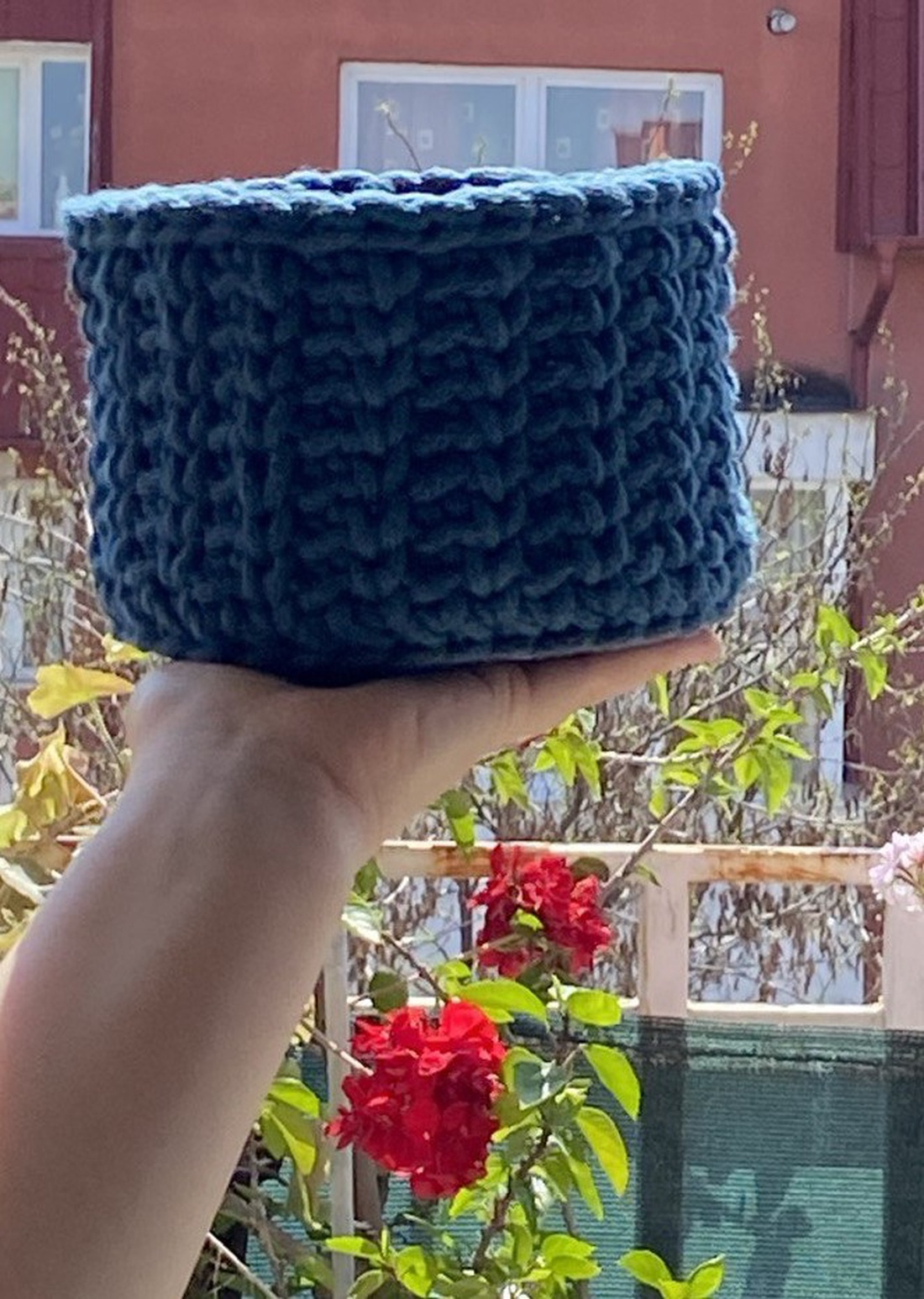Cosulet crosetat - casă & stil de viață - materiale de depozitare și sortare - coșuri depozitare - Artynos.ro Cosulet crosetat - casă & stil de viață - materiale de depozitare și sortare - coșuri depozitare - Artynos.ro