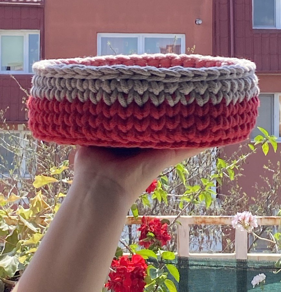Cosulet crosetat - casă & stil de viață - materiale de depozitare și sortare - coșuri depozitare - Artynos.ro Cosulet crosetat - casă & stil de viață - materiale de depozitare și sortare - coșuri depozitare - Artynos.ro