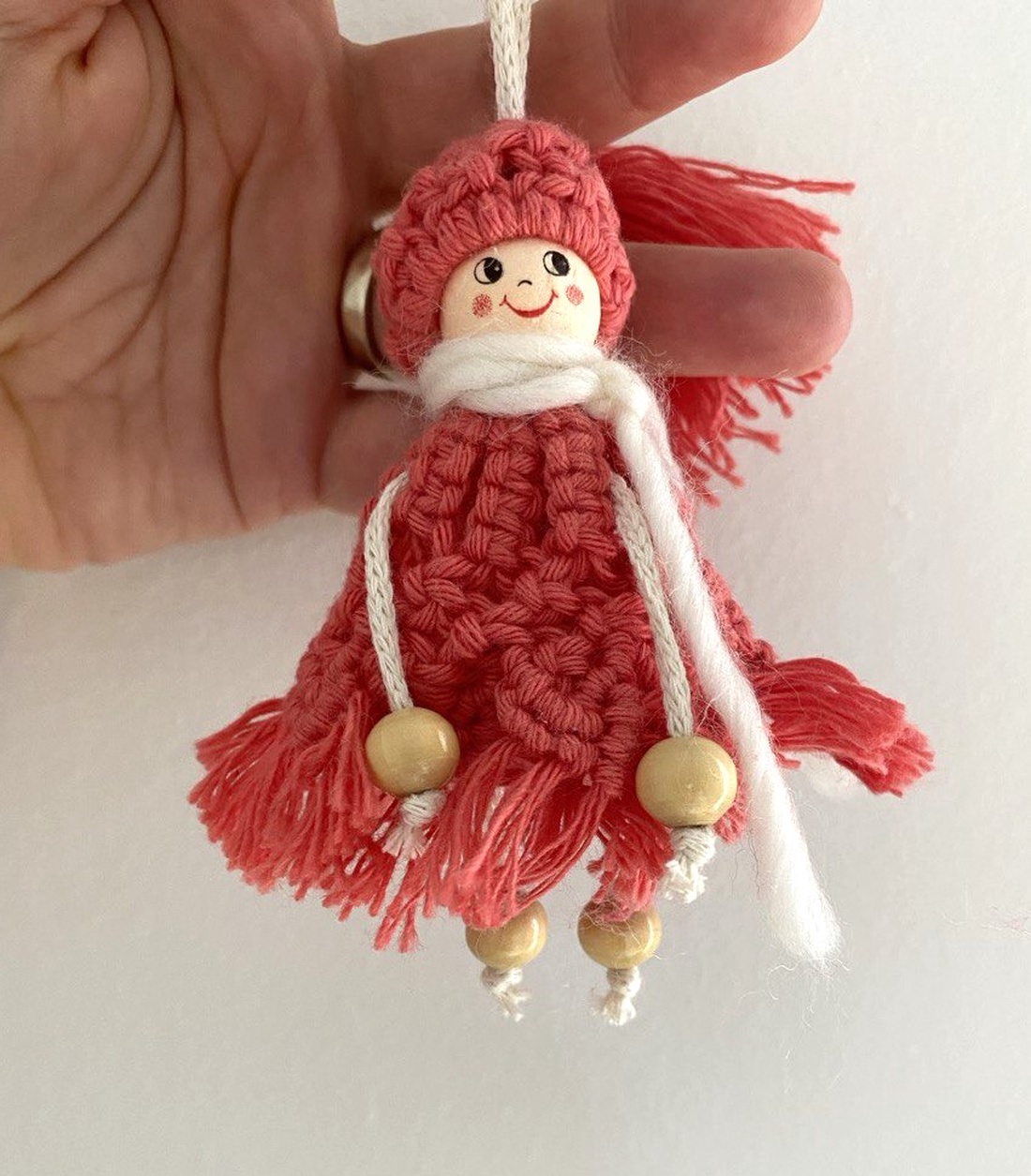 Papusica cu rochita si caciulita - accesorii de crăciun - decorațiuni de crăciun de casă - decorațiuni pentru pomul de crăciun - Artynos.ro Papusica cu rochita si caciulita - accesorii de crăciun - decorațiuni de crăciun de casă - decorațiuni pentru pomul de crăciun - Artynos.ro