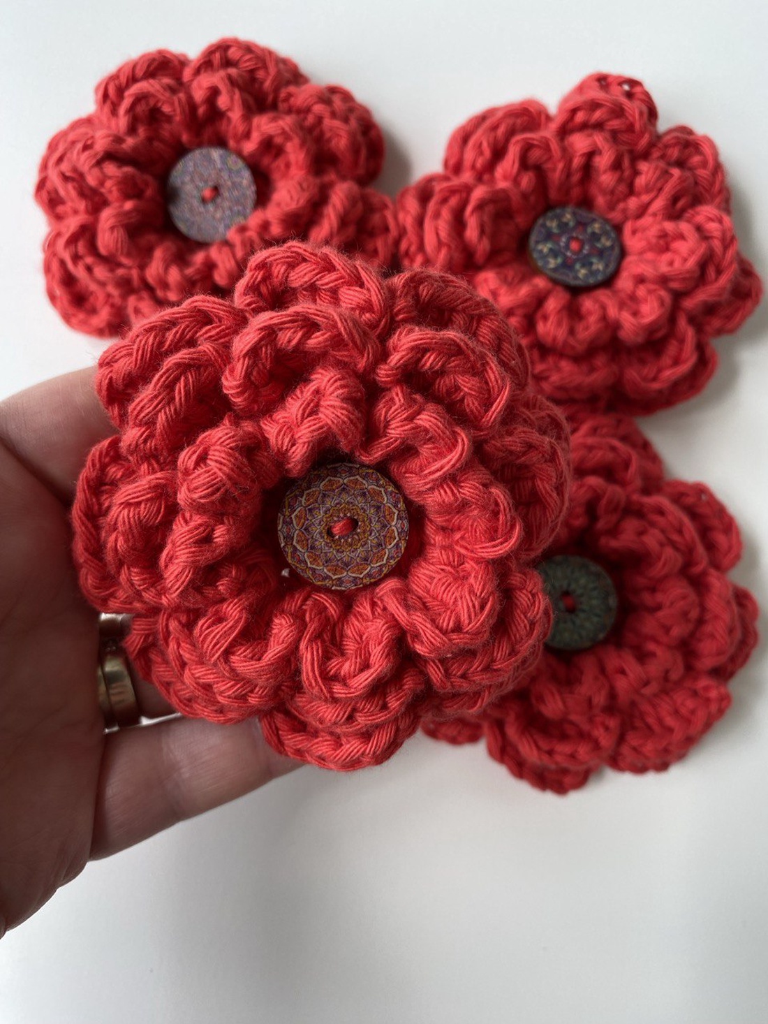 Flori crosetate pentru proiecte personale - casă & stil de viață - accesorii pentru decorat casa - suport de flori - accesorii florale - Artynos.ro Flori crosetate pentru proiecte personale - casă & stil de viață - accesorii pentru decorat casa - suport de flori - accesorii florale - Artynos.ro