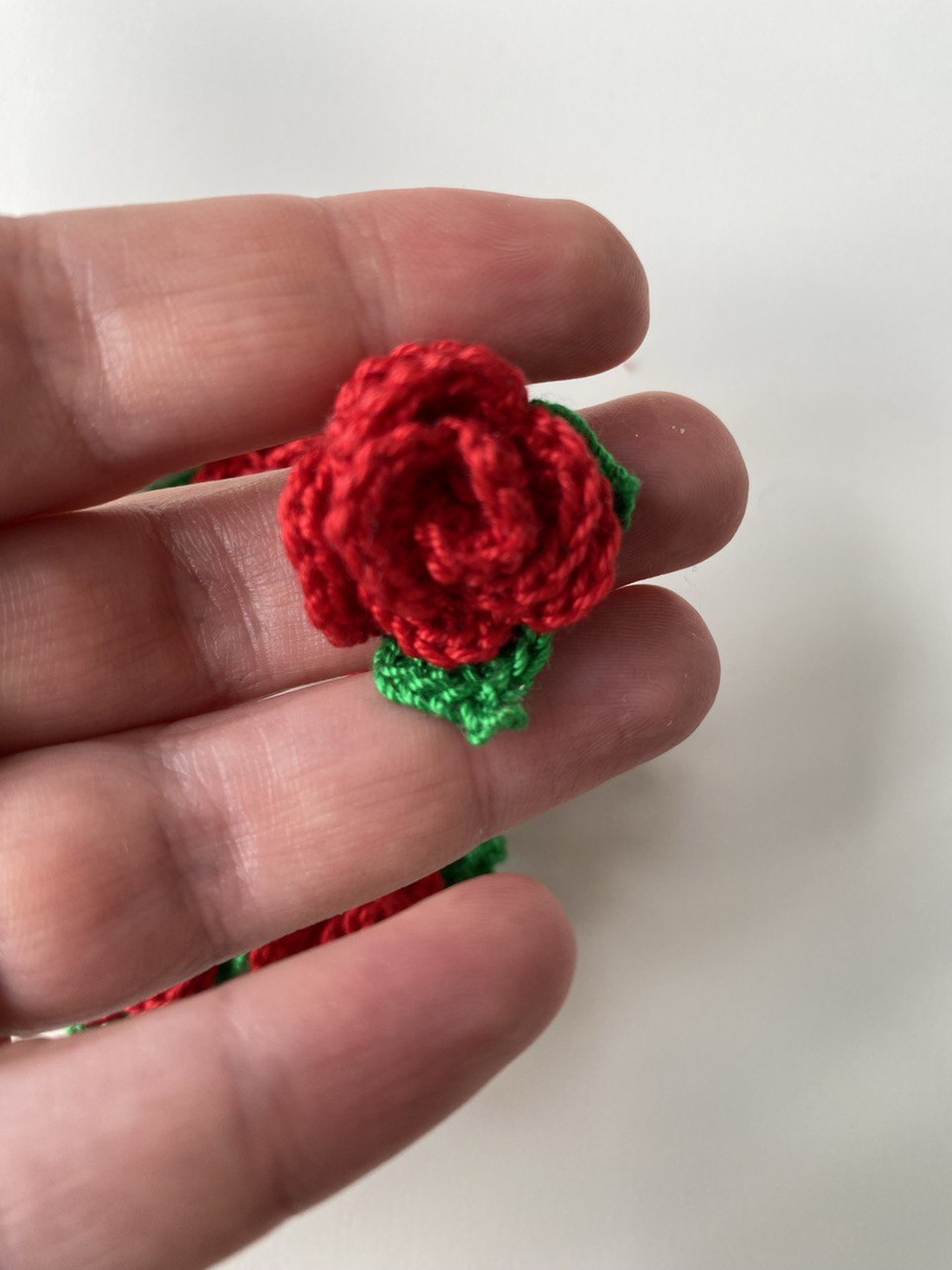 Trandafiri crosetati - casă & stil de viață - accesorii pentru decorat casa - suport de flori - accesorii florale - Artynos.ro Trandafiri crosetati - casă & stil de viață - accesorii pentru decorat casa - suport de flori - accesorii florale - Artynos.ro
