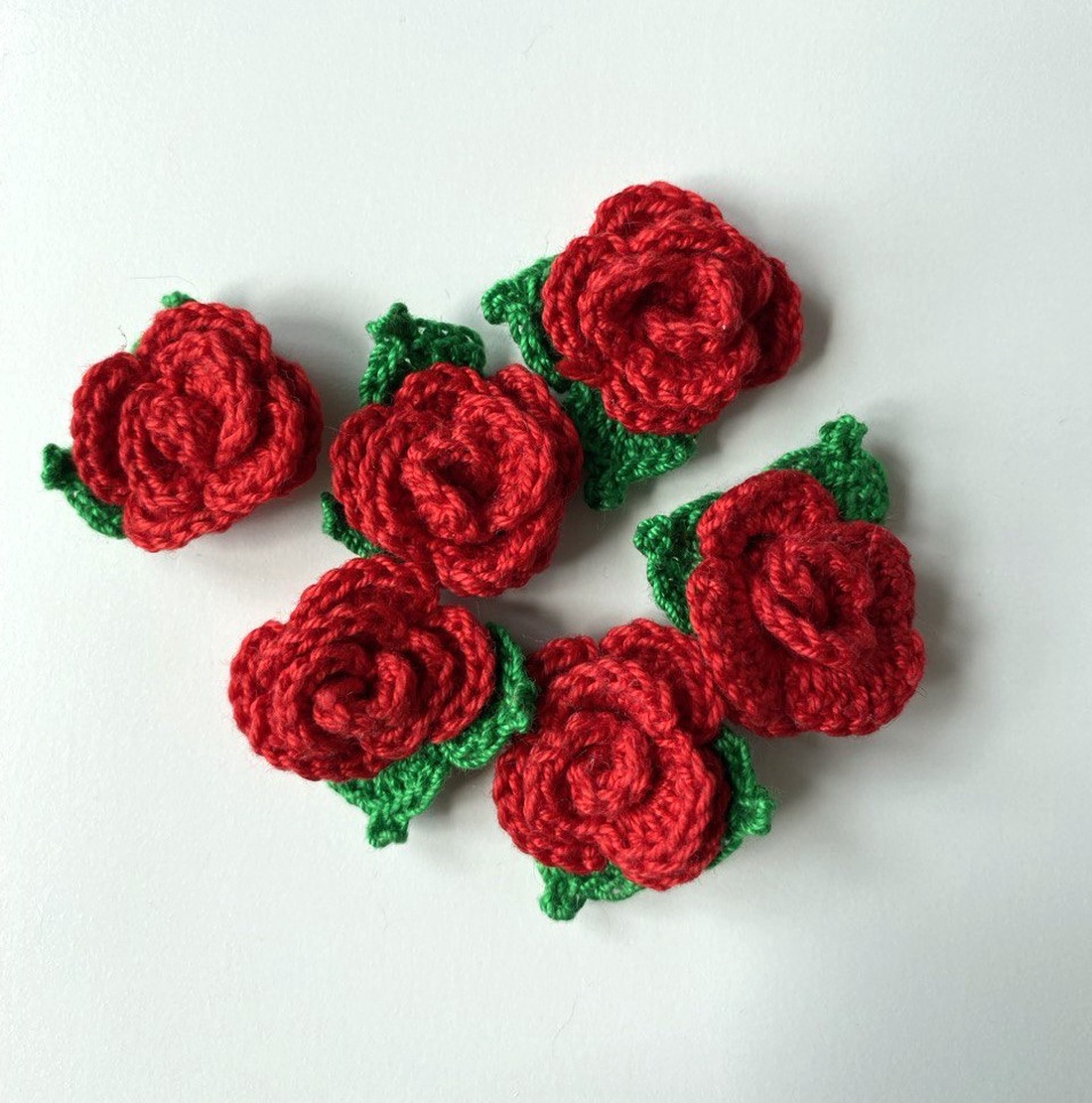 Trandafiri crosetati - casă & stil de viață - accesorii pentru decorat casa - suport de flori - accesorii florale - Artynos.ro Trandafiri crosetati - casă & stil de viață - accesorii pentru decorat casa - suport de flori - accesorii florale - Artynos.ro