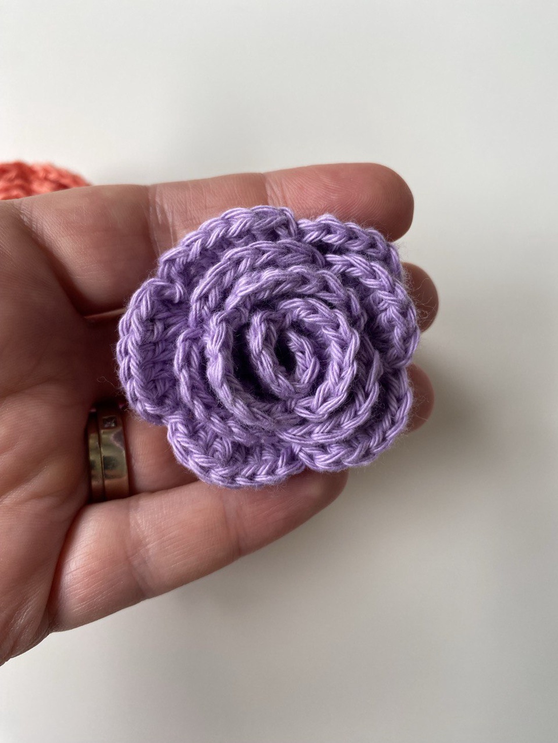 Trandafiri crosetati - casă & stil de viață - accesorii pentru decorat casa - suport de flori - accesorii florale - Artynos.ro Trandafiri crosetati - casă & stil de viață - accesorii pentru decorat casa - suport de flori - accesorii florale - Artynos.ro