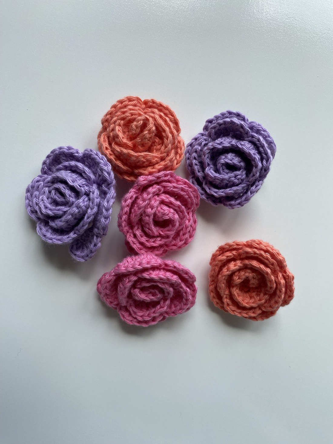 Trandafiri crosetati - casă & stil de viață - accesorii pentru decorat casa - suport de flori - accesorii florale - Artynos.ro Trandafiri crosetati - casă & stil de viață - accesorii pentru decorat casa - suport de flori - accesorii florale - Artynos.ro