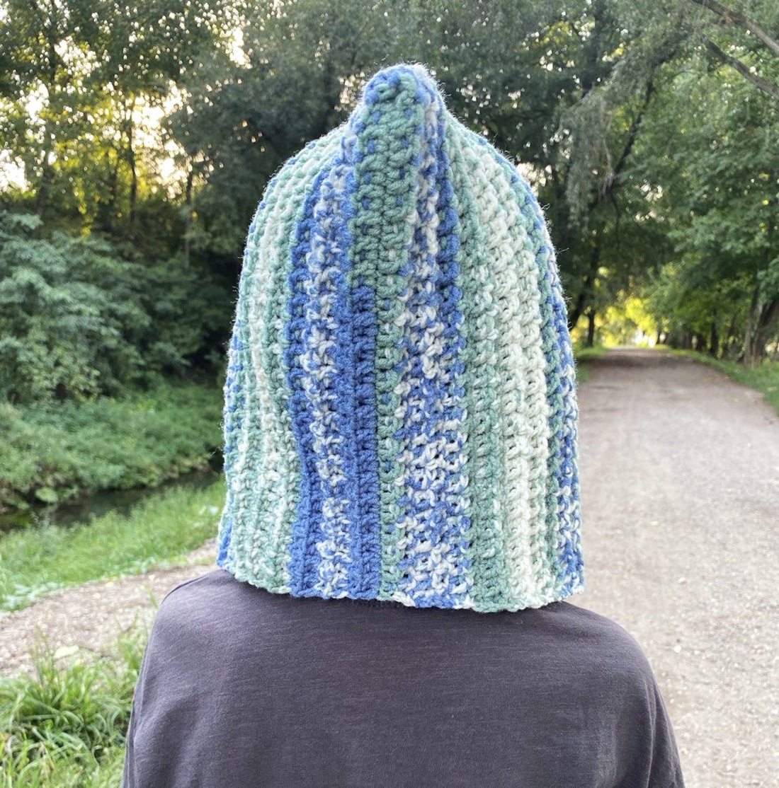 Caciula crosetata, cu gluga, tip hoodie - îmbrăcăminte și modă - eșarfe, pălării, fularuri - căciulă - Artynos.ro Caciula crosetata, cu gluga, tip hoodie - îmbrăcăminte și modă - eșarfe, pălării, fularuri - căciulă - Artynos.ro