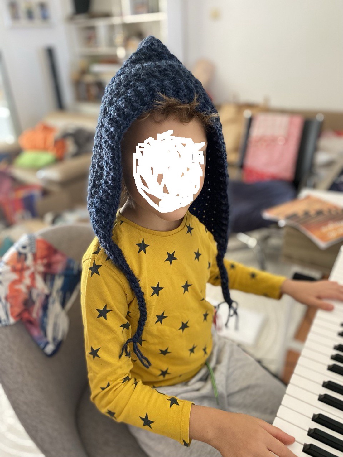 Caciula tip gluga (hoodie) - îmbrăcăminte și modă - eșarfe, pălării, fularuri - căciulă - Artynos.ro Caciula tip gluga (hoodie) - îmbrăcăminte și modă - eșarfe, pălării, fularuri - căciulă - Artynos.ro