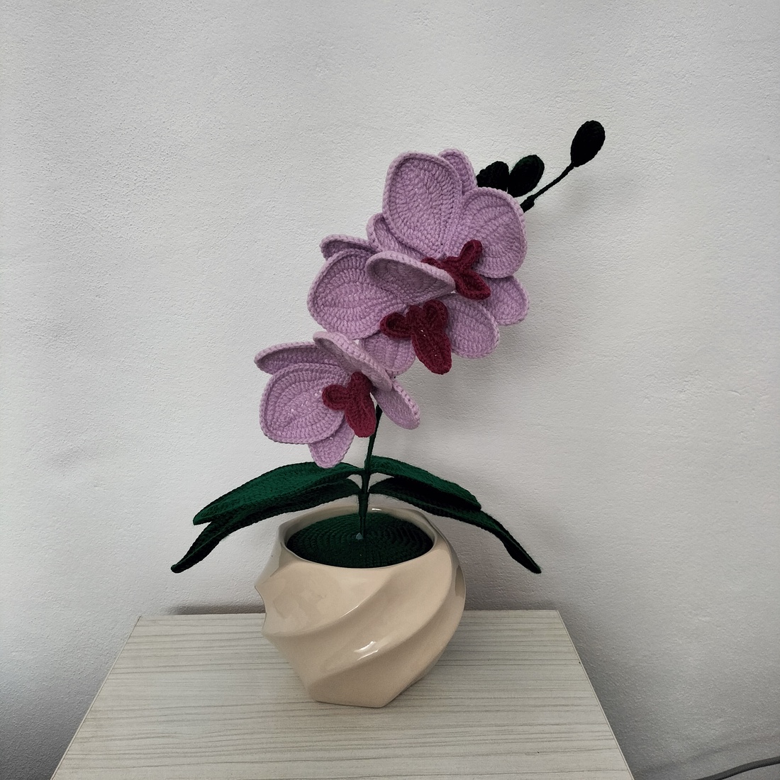 Orhidee crosetata - casă & stil de viață - decorațiuni de casă - accesorii florale - flori în ghiveci - Artynos.ro