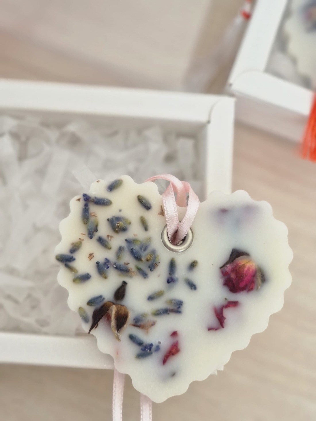 Odorizant parfumat pentru dulap � Inimă florală - casă & stil de viață - lumânări, parfumuri, arome - ceară parfumată - Artynos.ro