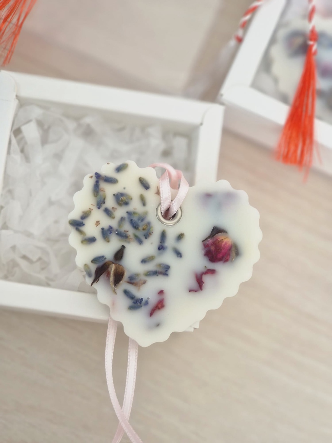 Odorizant parfumat pentru dulap � Inimă florală - casă & stil de viață - lumânări, parfumuri, arome - ceară parfumată - Artynos.ro