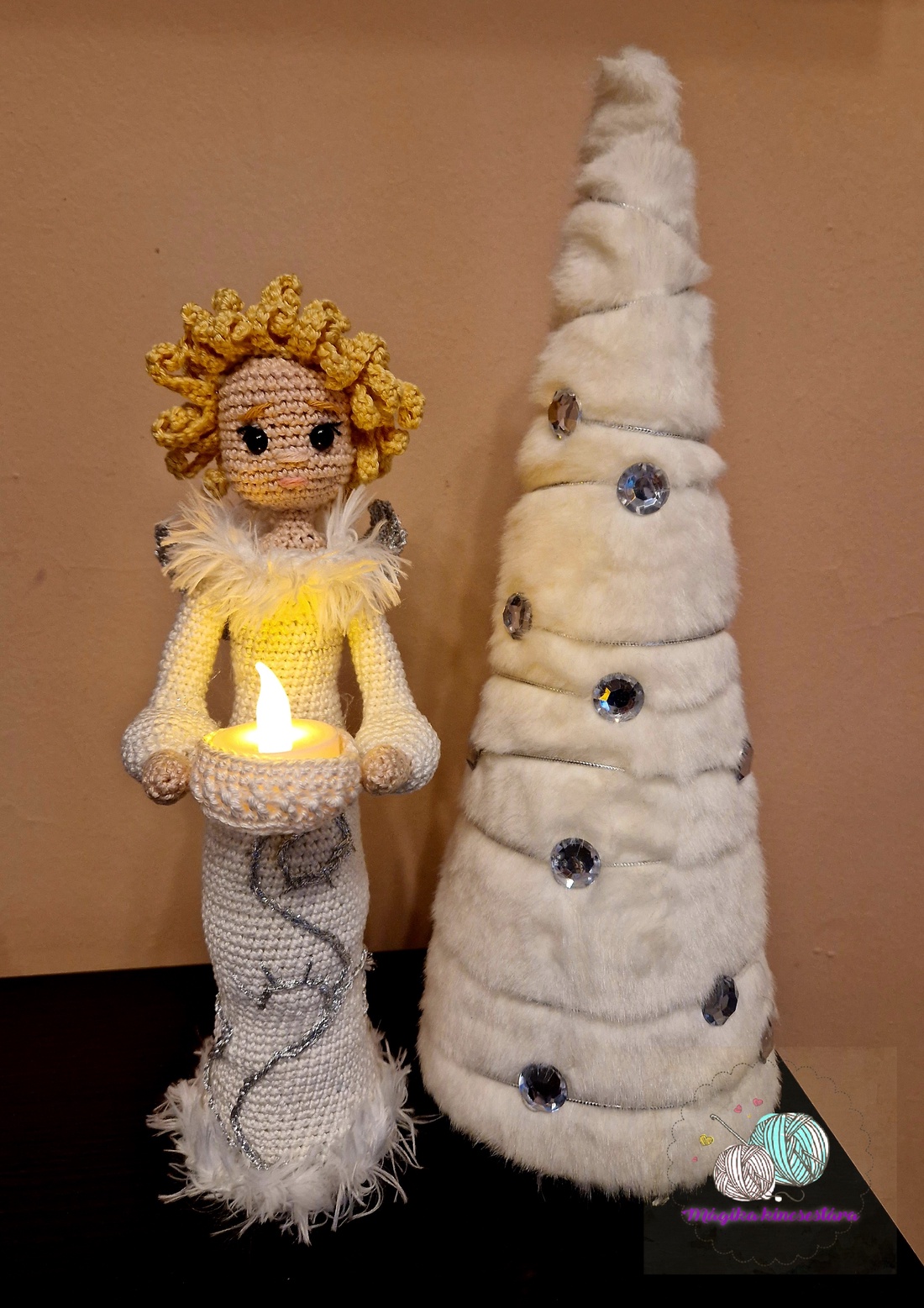 înger de Crăciun - casă & stil de viață - accesorii pentru decorat casa - decorațiuni de masă și decorațiuni pentru rafturi  - fețe de masă croșetate - Artynos.ro