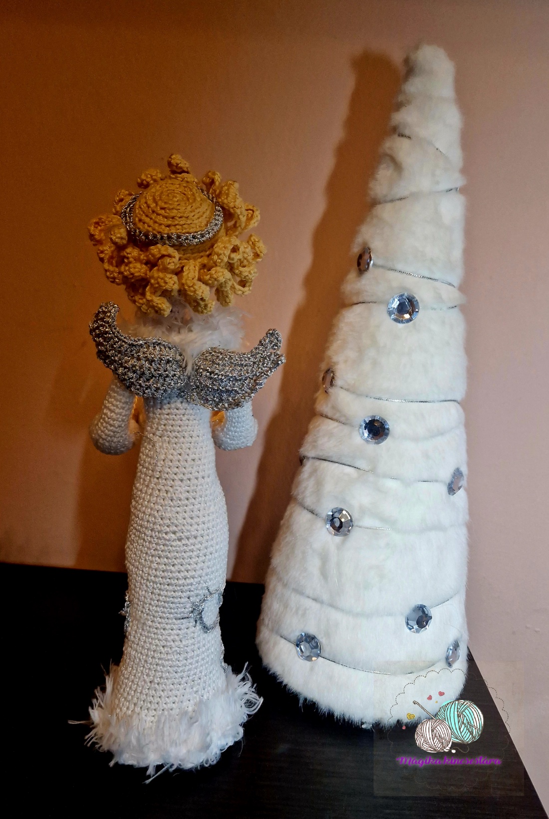 înger de Crăciun - casă & stil de viață - accesorii pentru decorat casa - decorațiuni de masă și decorațiuni pentru rafturi  - fețe de masă croșetate - Artynos.ro