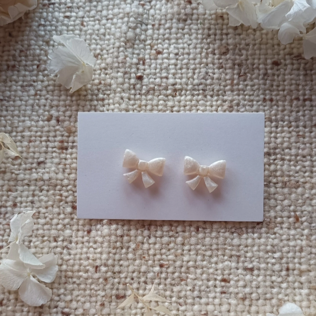 Cercei din rasina - accesorii nuntă - bijuterii mireasă - cercei mireasă - Artynos.ro Cercei din rasina - accesorii nuntă - bijuterii mireasă - cercei mireasă - Artynos.ro