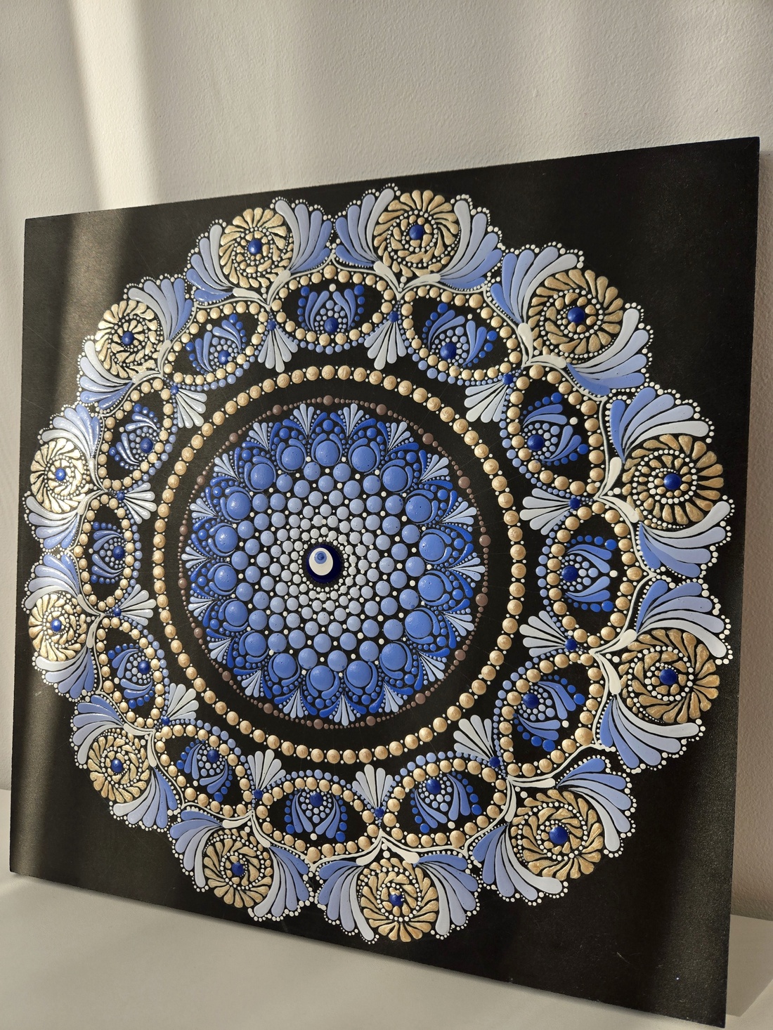 Mandala Evil Eye - arte vizuale și accesorii - picturi - pictură acrilică - Artynos.ro Mandala Evil Eye - arte vizuale și accesorii - picturi - pictură acrilică - Artynos.ro