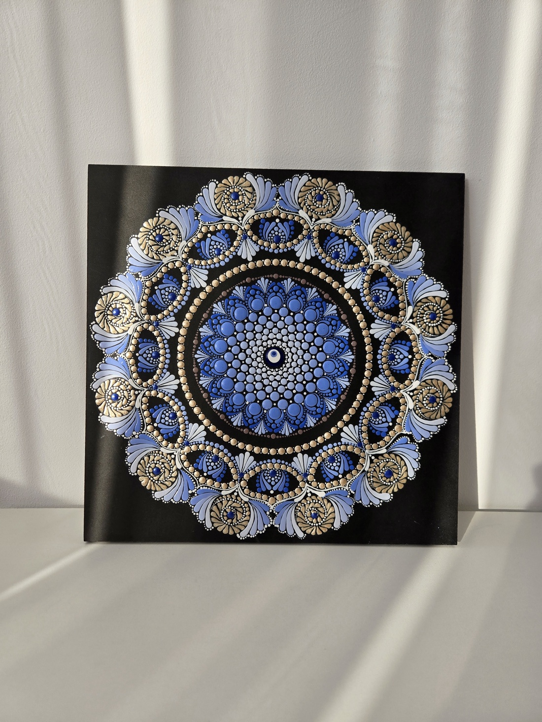 Mandala Evil Eye - arte vizuale și accesorii - picturi - pictură acrilică - Artynos.ro Mandala Evil Eye - arte vizuale și accesorii - picturi - pictură acrilică - Artynos.ro