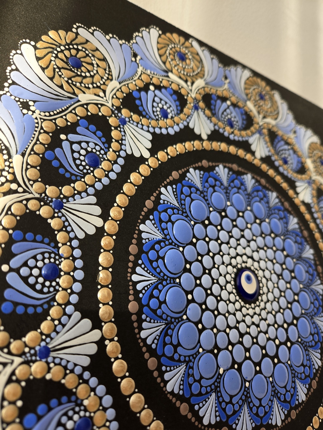 Mandala Evil Eye - arte vizuale și accesorii - picturi - pictură acrilică - Artynos.ro Mandala Evil Eye - arte vizuale și accesorii - picturi - pictură acrilică - Artynos.ro