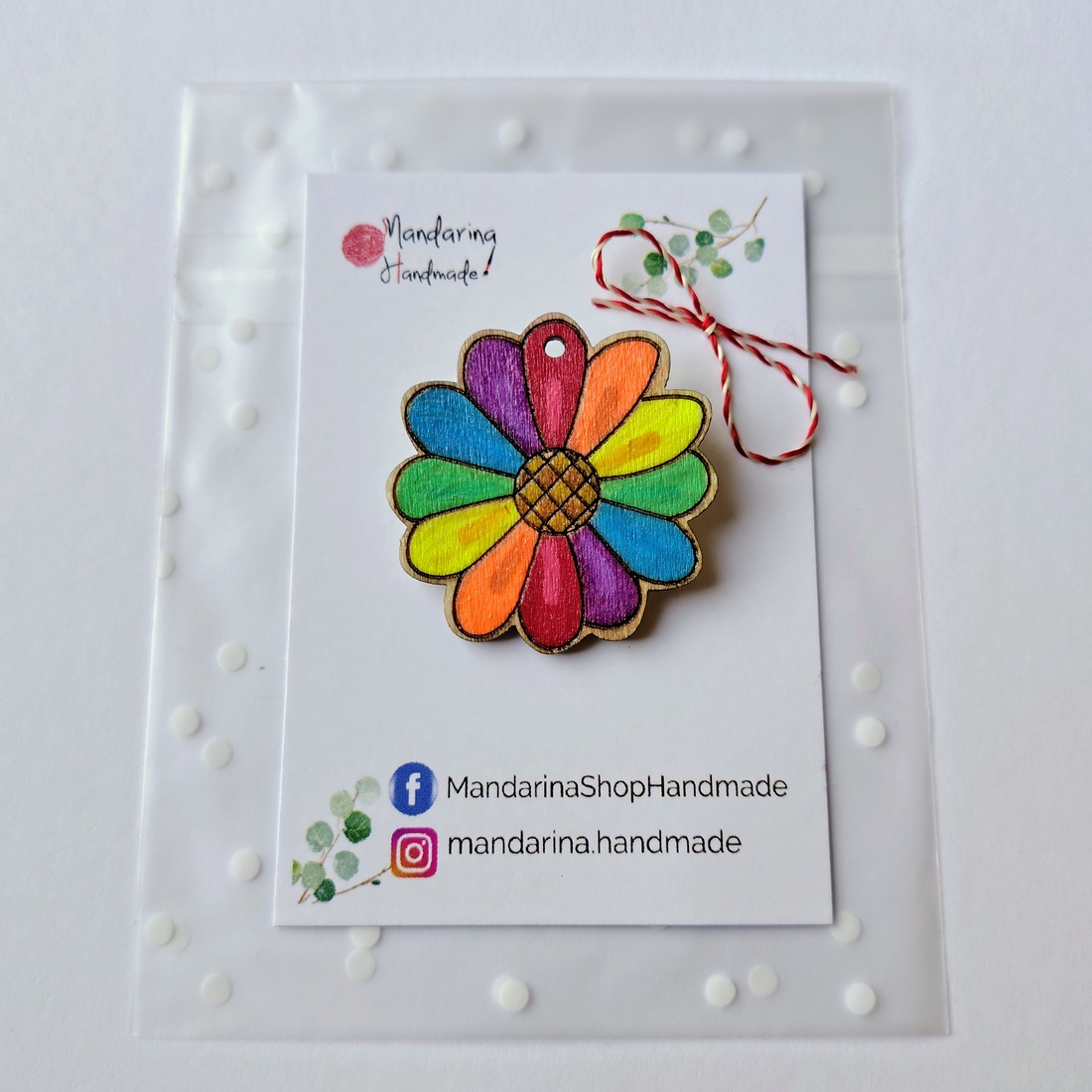 Mărțișoare din lemn pictate manual � Model flori 3.5 cm - bijuterii - mărțișor - Artynos.ro