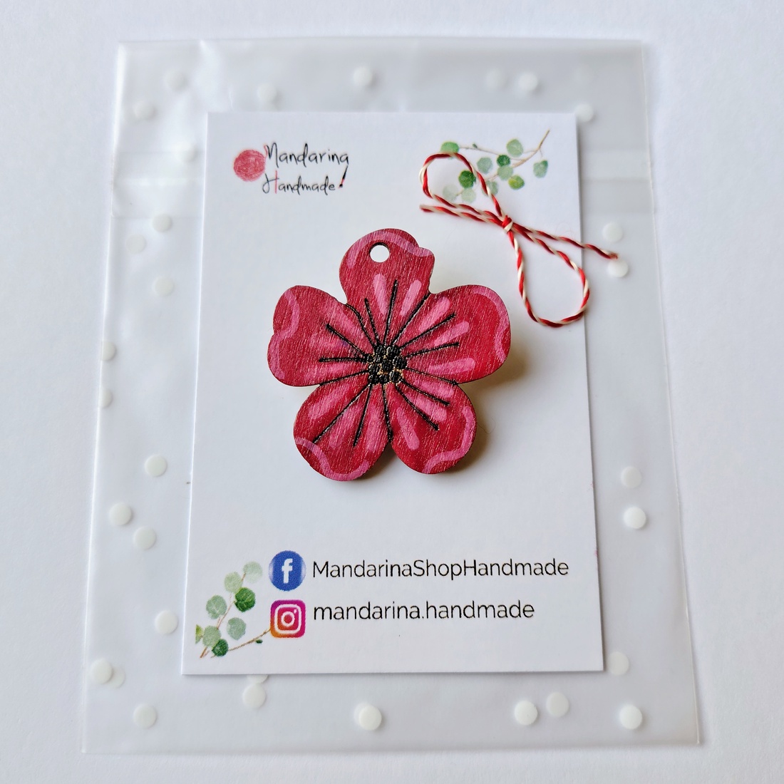 Mărțișoare din lemn pictate manual � Model flori 3.5 cm - bijuterii - mărțișor - Artynos.ro