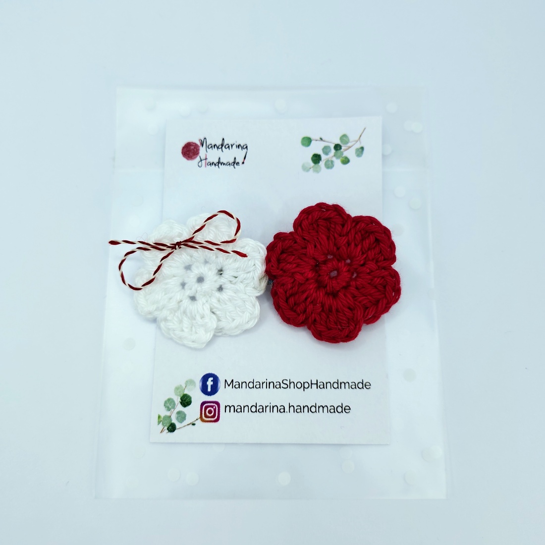 Două floricele, mărțișor croșetat  - bijuterii - mărțișor - Artynos.ro