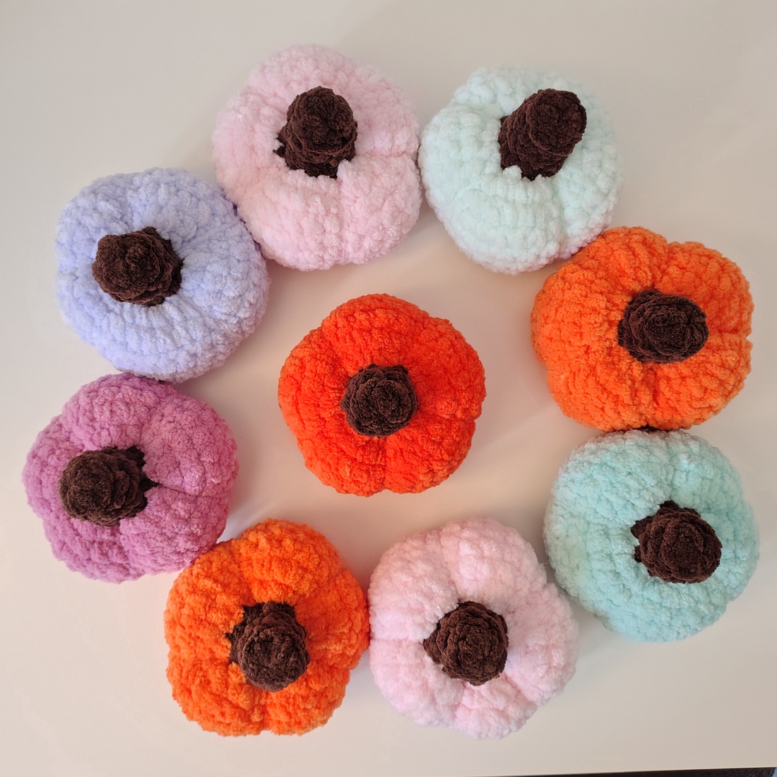 Dovleac handmade croșetat din fir pufos � jucărie moale și decorațiune de toamnă pentru Halloween - jucării și echipamente pentru copii - plușuri - legume, fructe de pluș - Artynos.ro