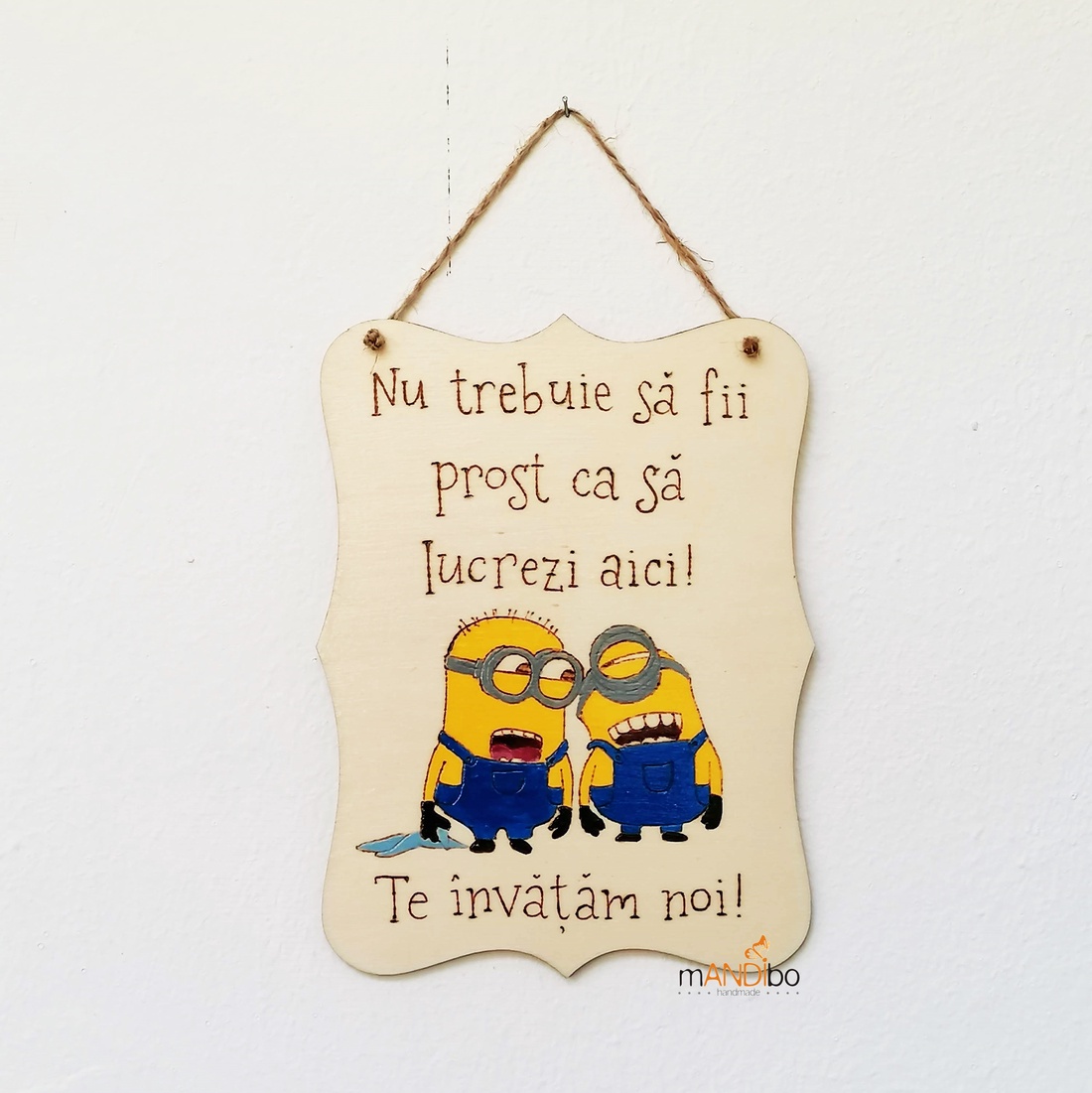 Tabliță pirogravată haioasă pentru locul de muncă - casă & stil de viață - accesorii pentru decorat casa - decorațiuni de pereți, decorațiuni suspendate - decorațiuni suspendate - Artynos.ro Tabliță pirogravată haioasă pentru locul de muncă - casă & stil de viață - accesorii pentru decorat casa - decorațiuni de pereți, decorațiuni suspendate - decorațiuni suspendate - Artynos.ro