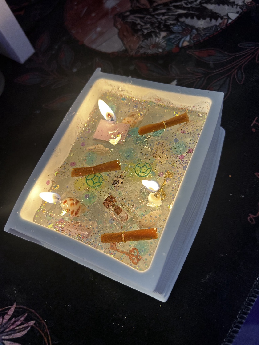 Lumânare Magică de Carte - casă & stil de viață - lumânări, parfumuri, arome - lumânări artizanale - Artynos.ro