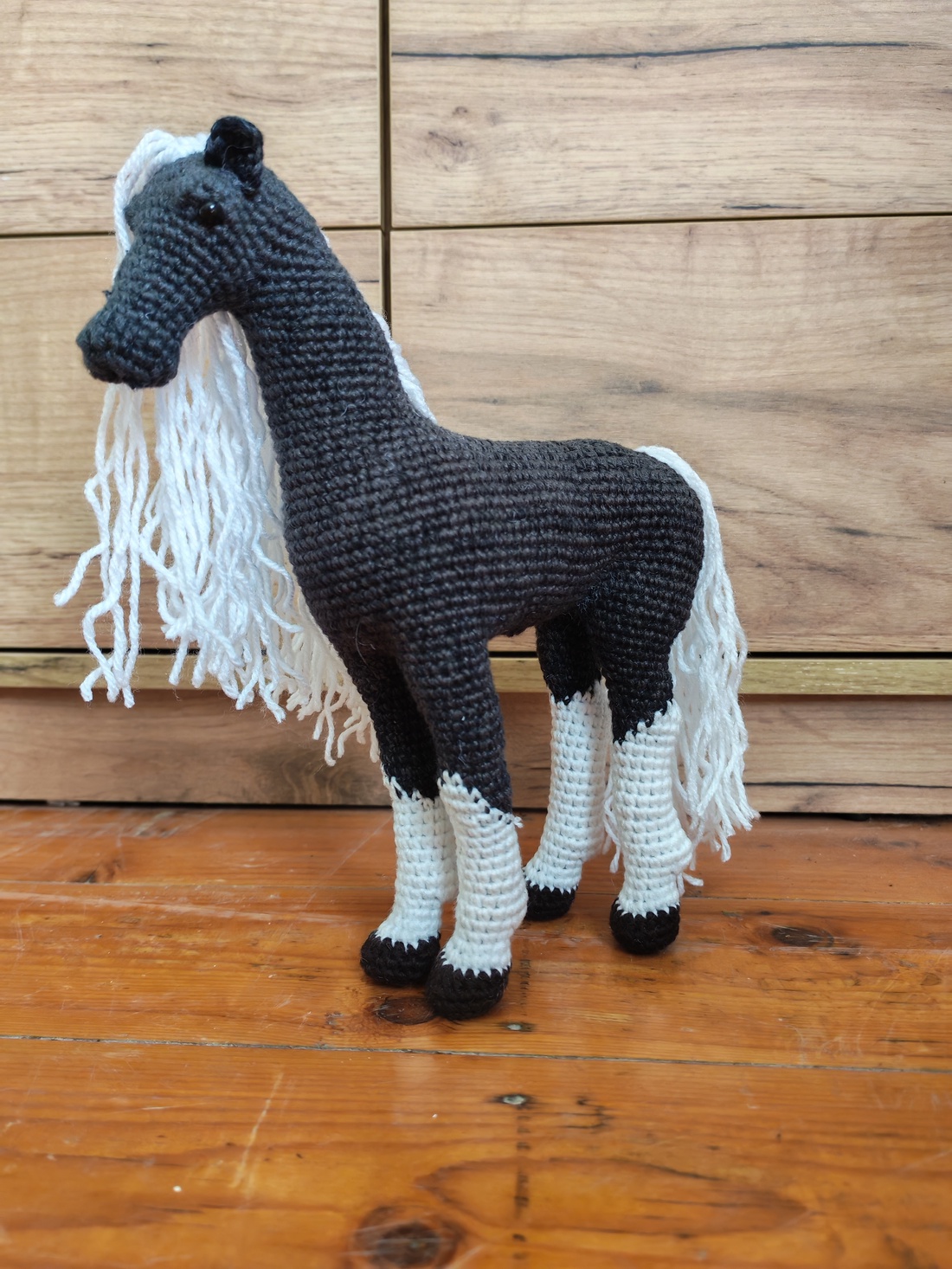 Cal croșetat - jucării și echipamente pentru copii - plușuri - cal și ponei de pluș - Artynos.ro