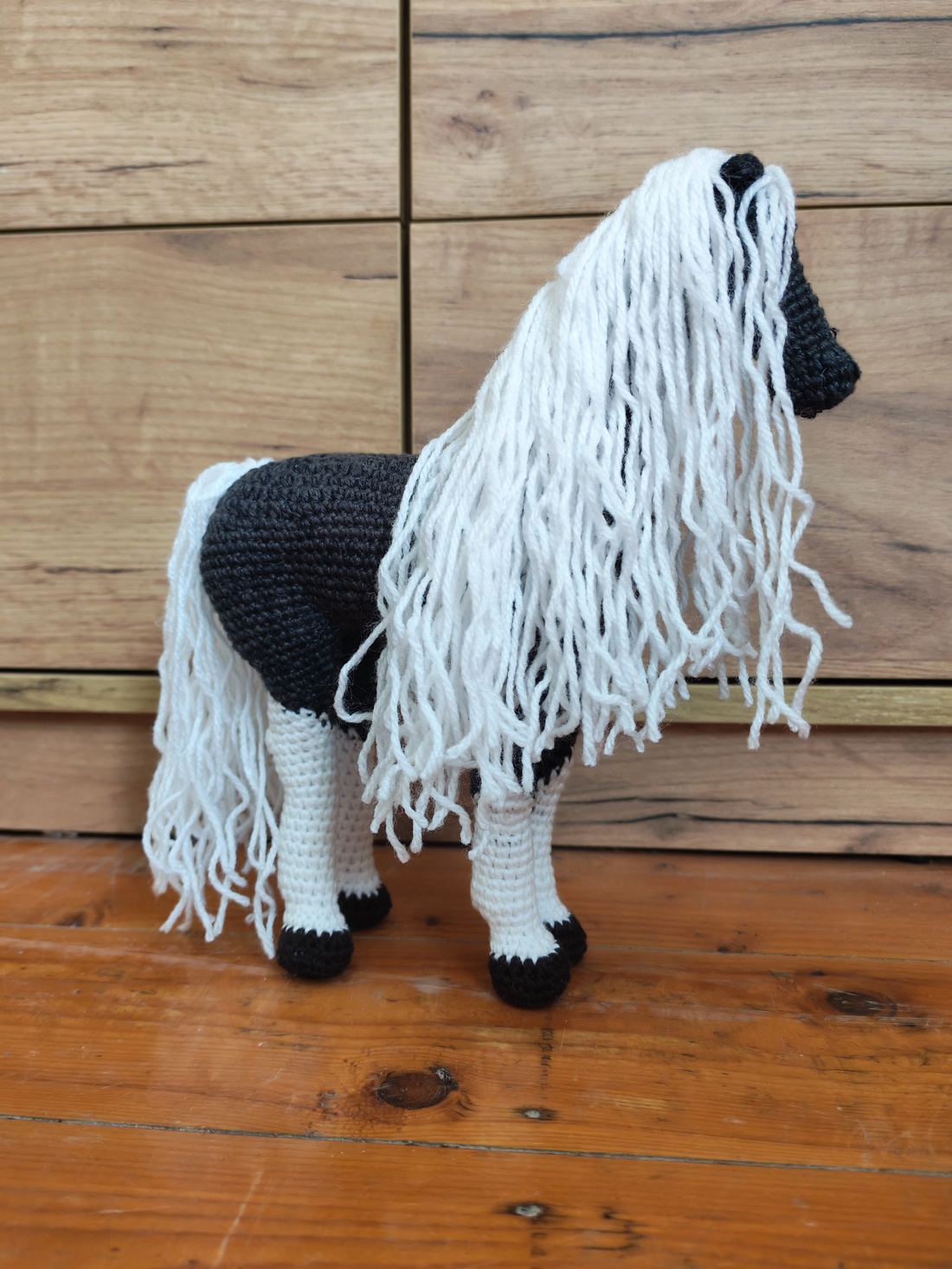 Cal croșetat - jucării și echipamente pentru copii - plușuri - cal și ponei de pluș - Artynos.ro