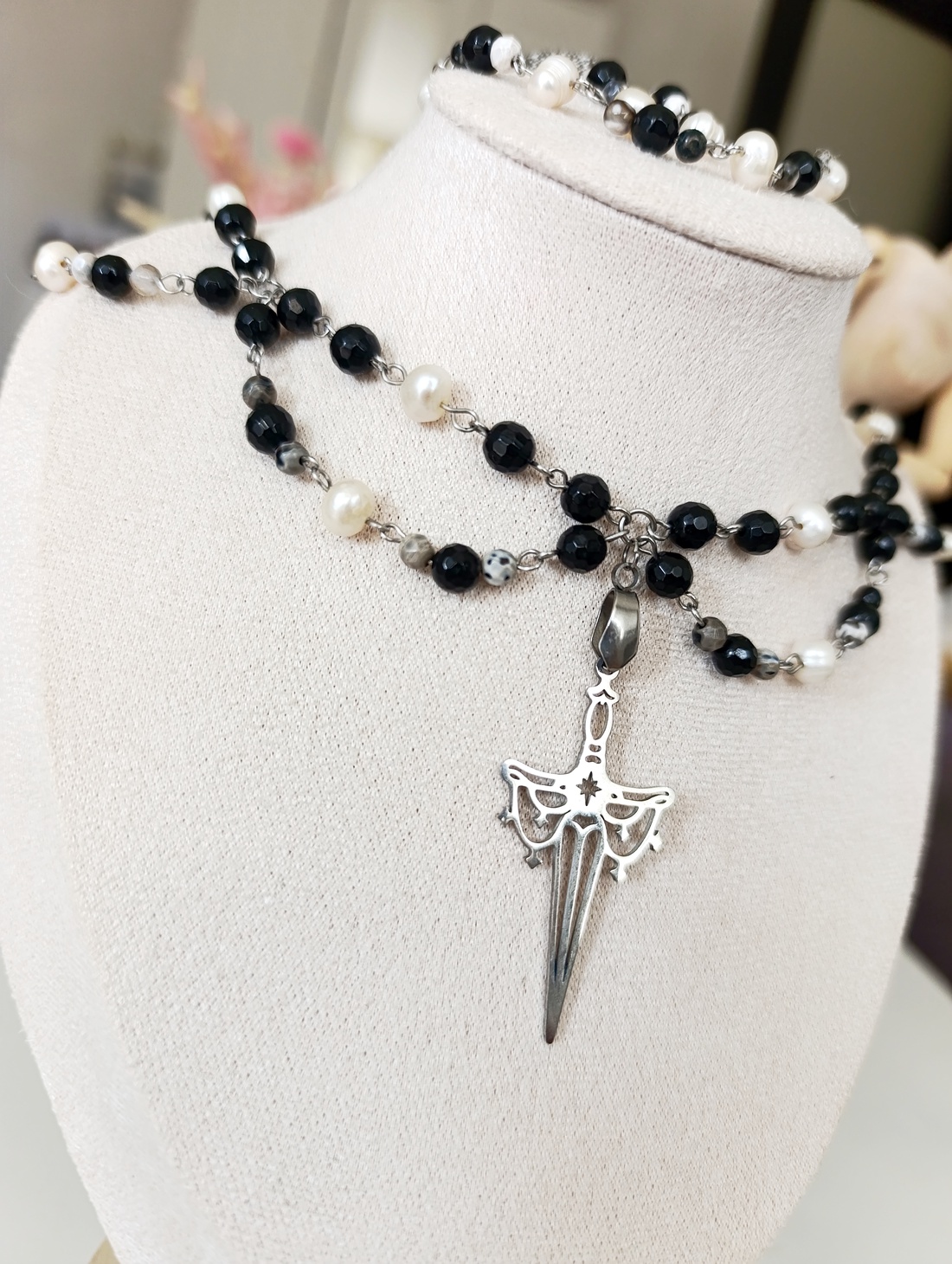 Sable  Set bijuterii unicat din onix și perle de cultură  colier, cercei și brățară - bijuterii - seturi de bijuterii - Artynos.ro