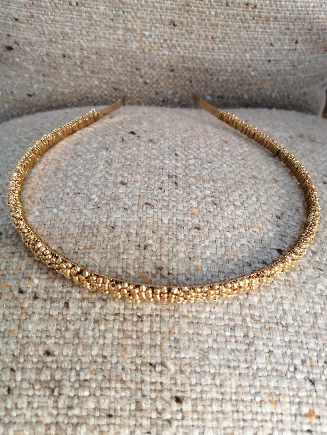 Cordeluță cu mărgele aurii - îmbrăcăminte și modă - accesorii păr - bandă de păr și agrafe păr - Artynos.ro