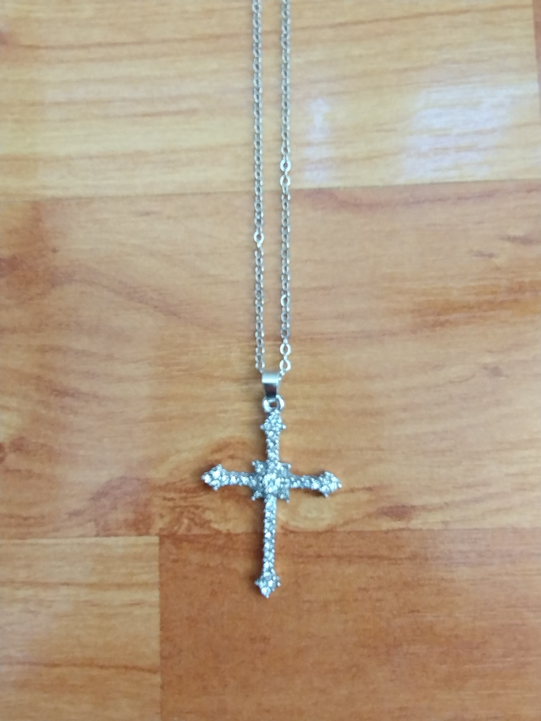 Colier cruce cu cristale  - bijuterii - coliere - coliere cu pandative - Artynos.ro