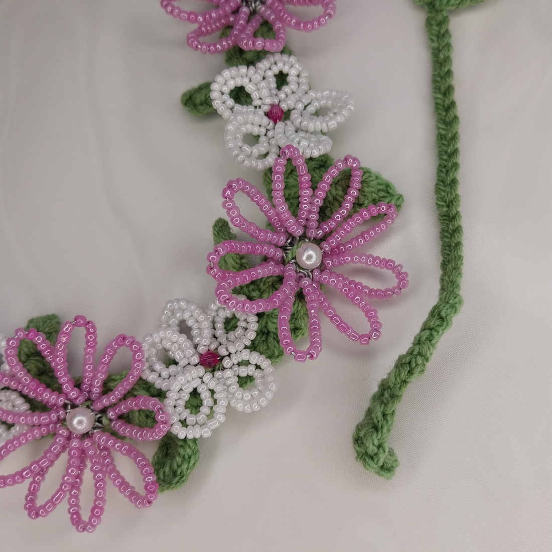 Coroniță cu flori din mărgele - îmbrăcăminte și modă - accesorii păr - bandă de păr și agrafe păr - Artynos.ro Coroniță cu flori din mărgele - îmbrăcăminte și modă - accesorii păr - bandă de păr și agrafe păr - Artynos.ro