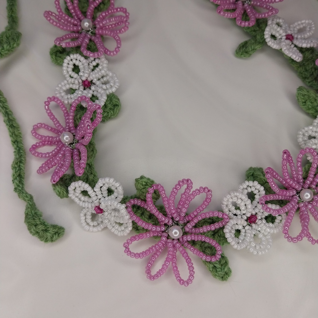 Coroniță cu flori din mărgele - îmbrăcăminte și modă - accesorii păr - bandă de păr și agrafe păr - Artynos.ro Coroniță cu flori din mărgele - îmbrăcăminte și modă - accesorii păr - bandă de păr și agrafe păr - Artynos.ro