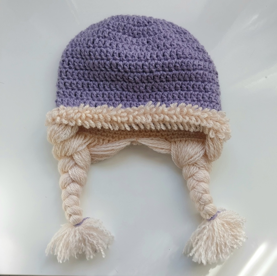 Căciulă cu codite - îmbrăcăminte și modă - haine bebeluși și copii - pălărie bebeluși - Artynos.ro Căciulă cu codite - îmbrăcăminte și modă - haine bebeluși și copii - pălărie bebeluși - Artynos.ro