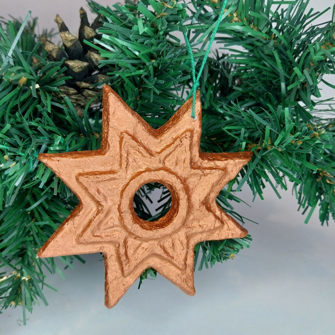 Glob de Crăciun,Steluță pentru brad din papier-mâché  handmade, eco-friendly - crăciun - decorațiuni de crăciun de casă - globuri de crăciun - Artynos.ro