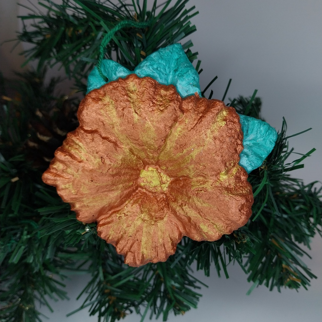 Glob de Craciun,Floare pentru brad din papier-mâché  handmade, eco-friendly - crăciun - decorațiuni de crăciun de casă - globuri de crăciun - Artynos.ro