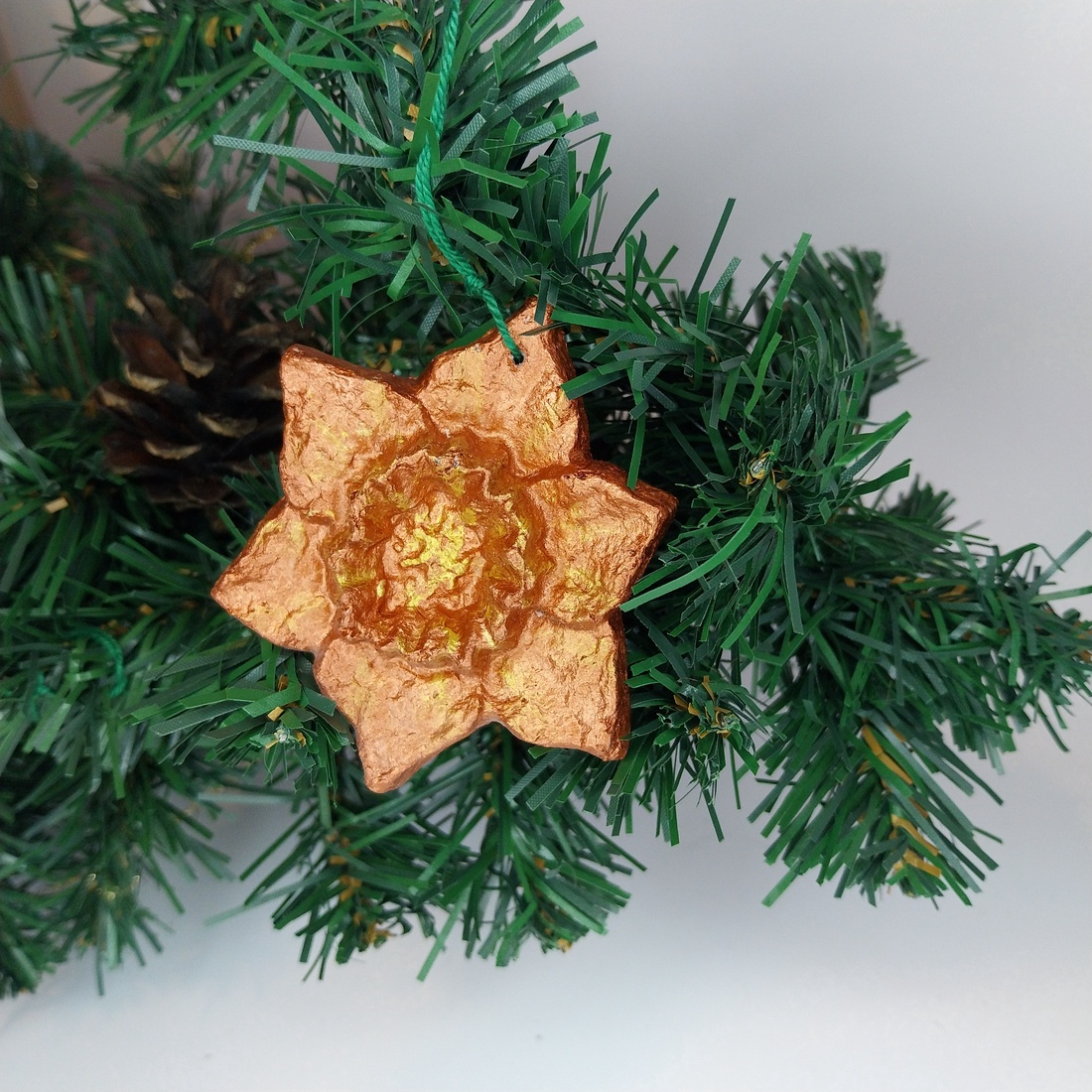 Glob de Craciun,Floare pentru brad din papier-mâché  handmade, eco-friendly - crăciun - decorațiuni de crăciun de casă - globuri de crăciun - Artynos.ro