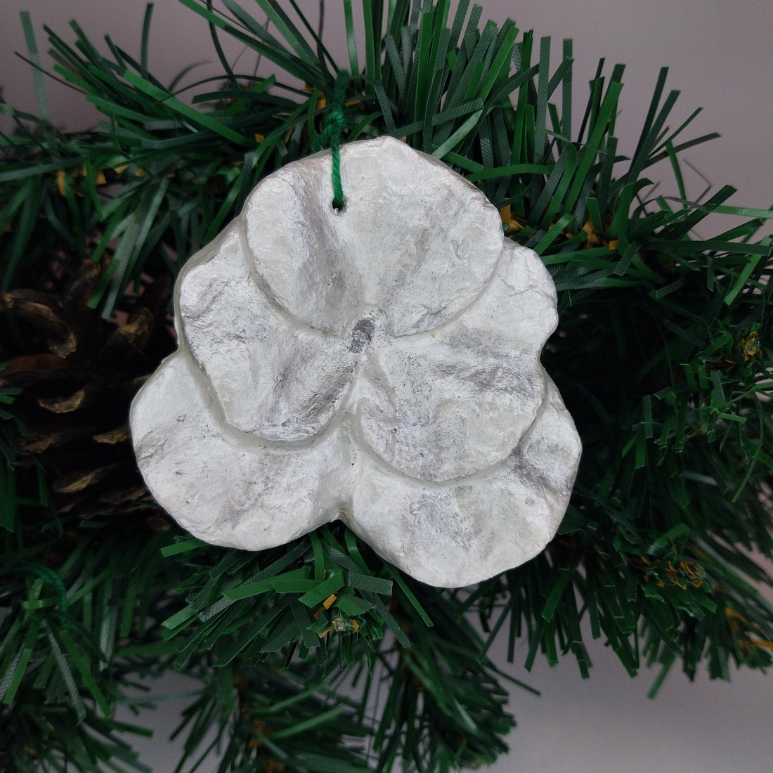 Glob de Craciun,Floare pentru brad din papier-mâché  handmade, eco-friendly - crăciun - decorațiuni de crăciun de casă - globuri de crăciun - Artynos.ro