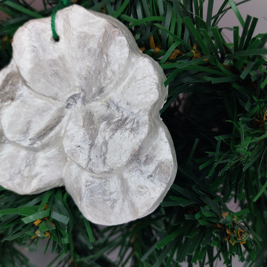 Glob de Craciun,Floare pentru brad din papier-mâché  handmade, eco-friendly - crăciun - decorațiuni de crăciun de casă - globuri de crăciun - Artynos.ro