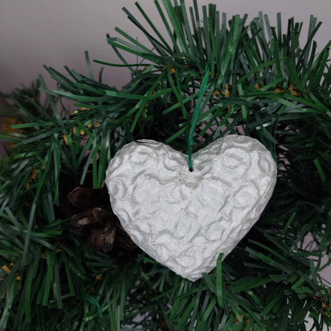 Set Globuri de Craciun,Inimioare pentru brad din papier-mâché  handmade, eco-friendly - crăciun - decorațiuni de crăciun de casă - globuri de crăciun - Artynos.ro