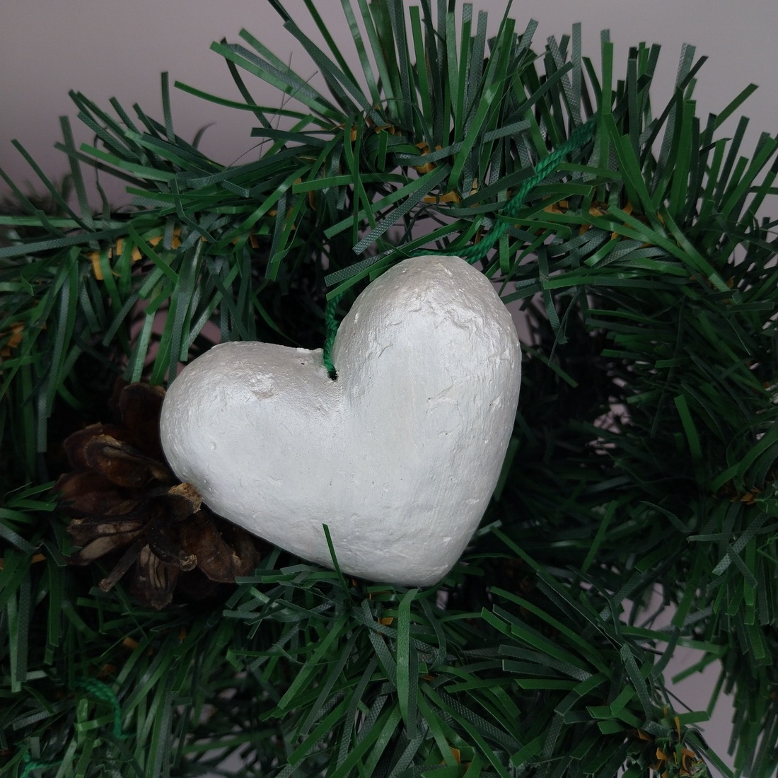 Set Globuri de Craciun,Inimioare pentru brad din papier-mâché  handmade, eco-friendly - crăciun - decorațiuni de crăciun de casă - globuri de crăciun - Artynos.ro