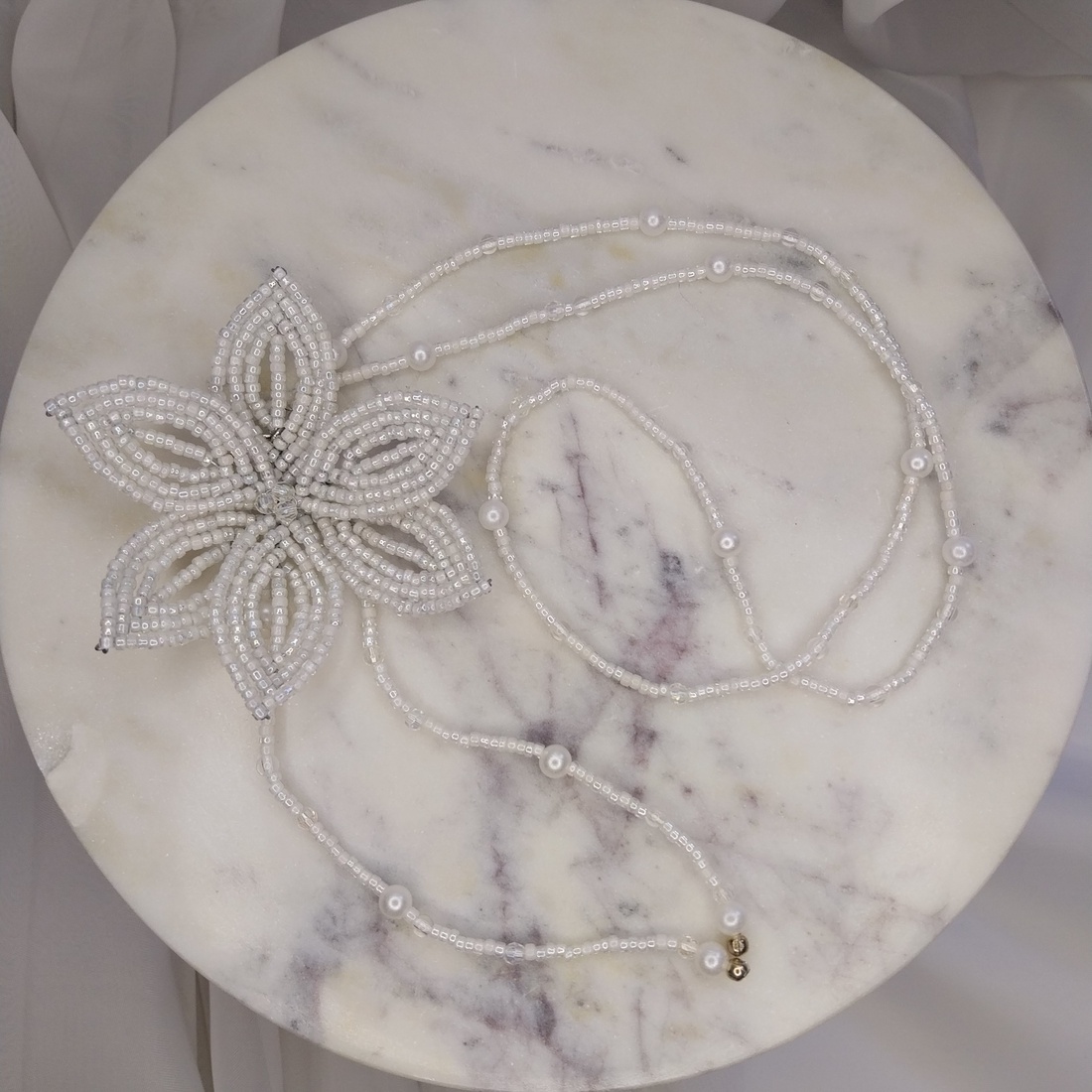 Colier lung cu floare din mărgele  - bijuterii - coliere - coliere din mărgele - Artynos.ro